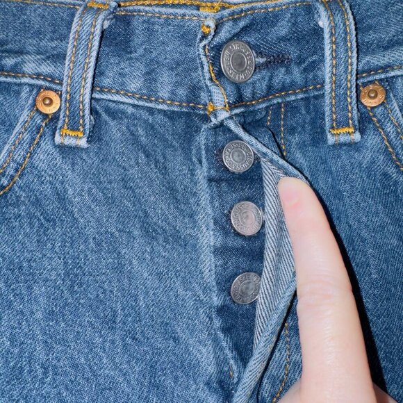 Levi’s 501 White Oak Cone Denim Distressed Button Fly Jeans Shorts Size 25 - Picture 4 of 7